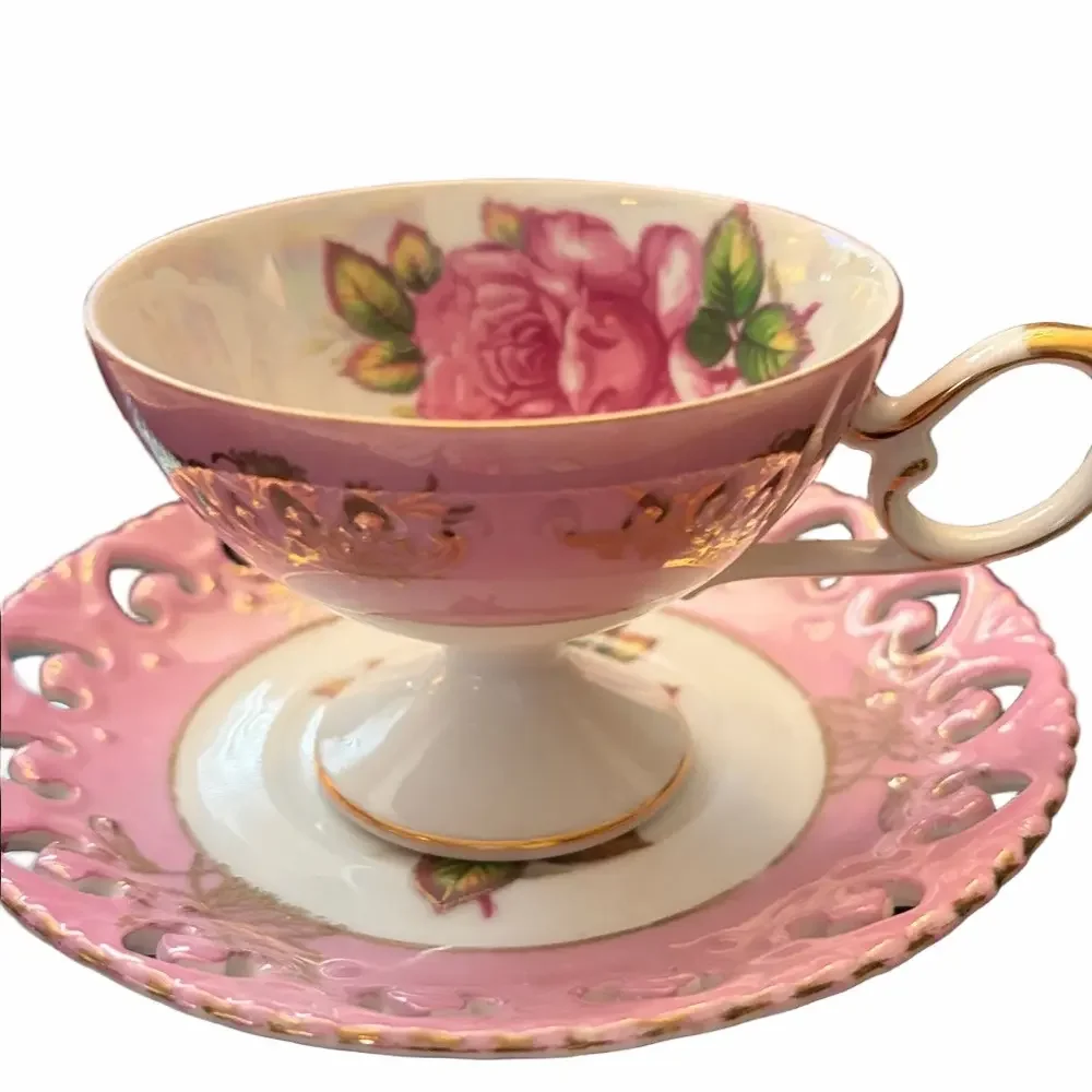 Fine China Vintage set of 5 matching tea cups and saucer’s.